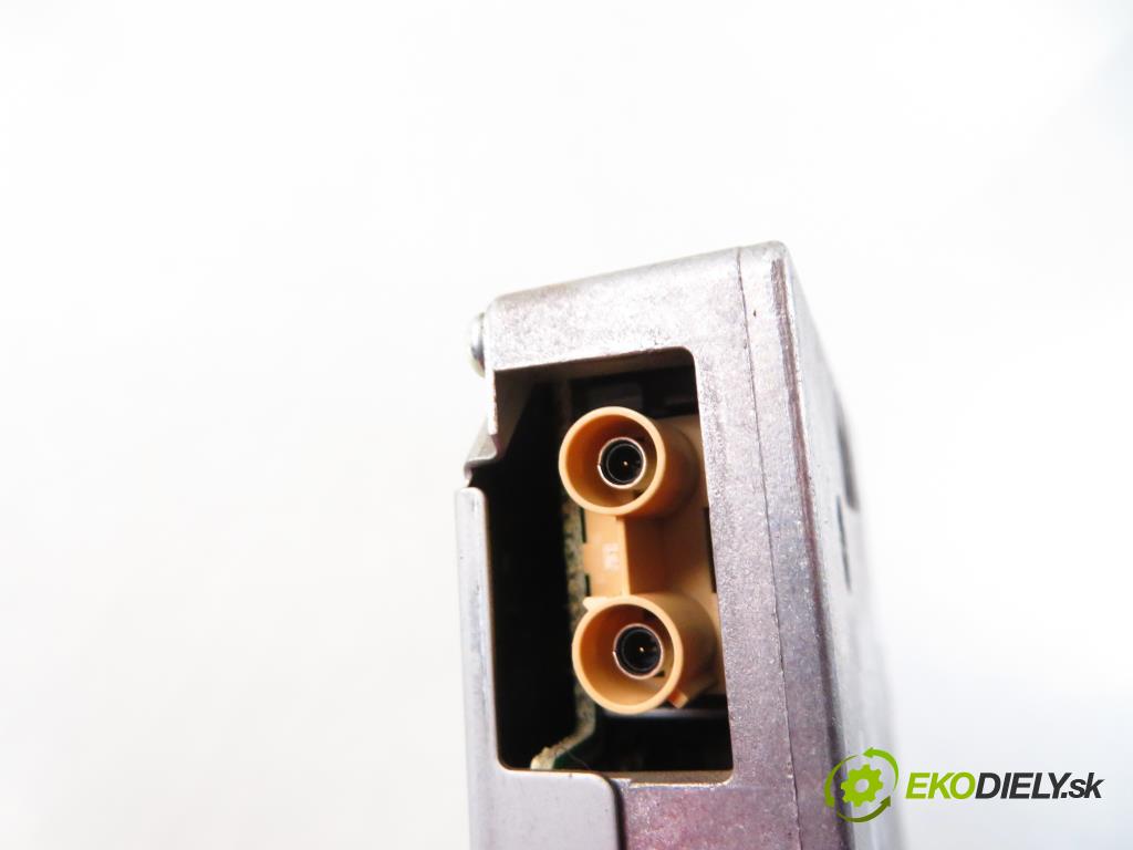 VOLVO V50 (MW) KOMBI 2005 1560,00 Wzmacniacze 1560,00 Zosilňovač 30657373 (Zosilňovače)