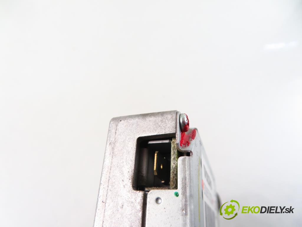 VOLVO V50 (MW) KOMBI 2005 1560,00 Wzmacniacze 1560,00 Zosilňovač 30657373 (Zosilňovače)