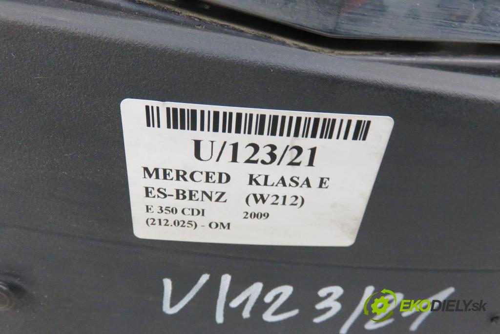 MERCEDES-BENZ KLASA E (W212) SEDAN 2009 2987,00 Zderzaki 2987,00 nárazník přední část A2128200756