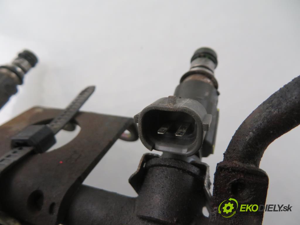 SUBARU IMPREZA kombi (GG) KOMBI 2000 1994,00 Listwy wtryskowe 1994,00 Lišta vstrekovacia 17523AA560; FBLC100 (Vstrekovacie lišty)