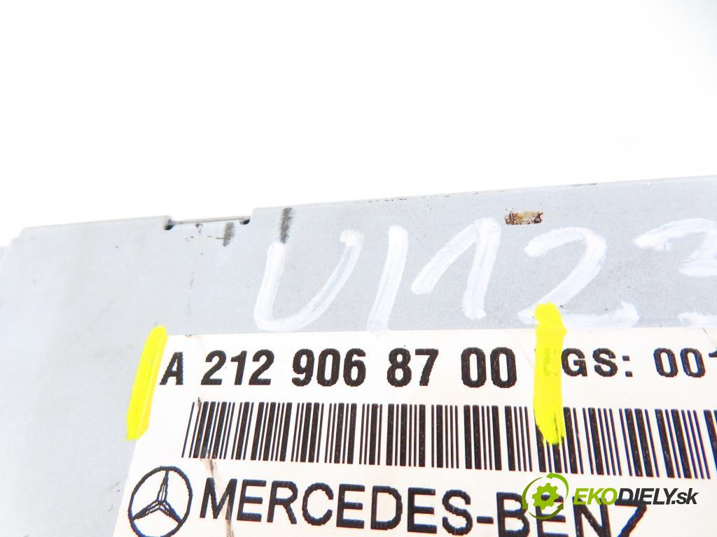 MERCEDES-BENZ KLASA E (W212) SEDAN 2009 2987,00 Radioodtwarzacze 2987,00 RADIO CD A2129068700