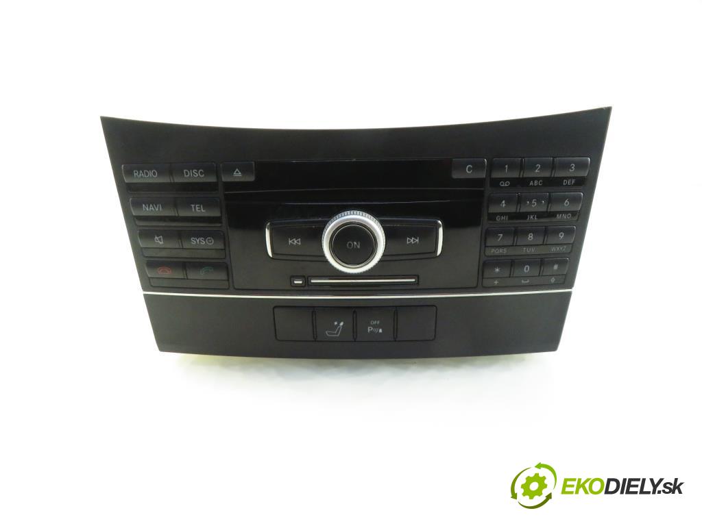 MERCEDES-BENZ KLASA E (W212) SEDAN 2009 2987,00 Radioodtwarzacze 2987,00 RADIO CD A2129068700