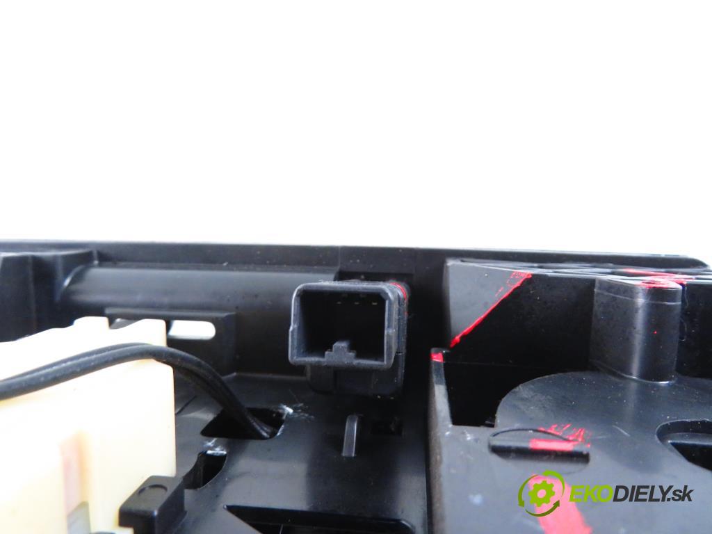 DAIHATSU SIRION (M1) HB 2000 989,00 Panele sterowania, przełączniki 989,00 Panel kúrenia KLIMATIZACE: