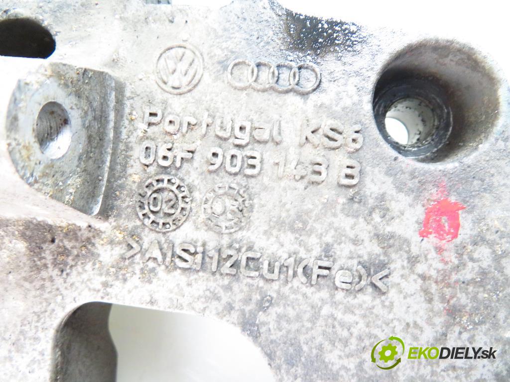 AUDI A3 (8P1) HB 2003 1984,00 Wsporniki i łapy 1984,00 Uchytenie alternátora 06F903143B