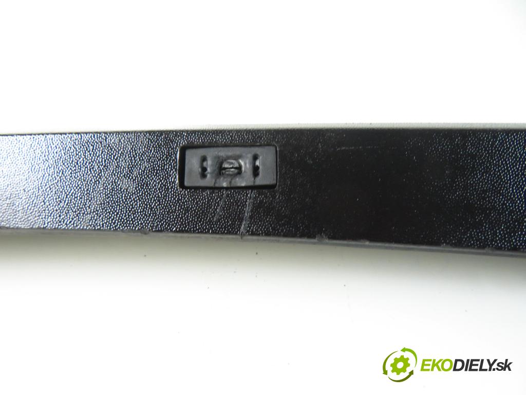 SEAT ALTEA (5P1) MINIVAN 2005 1896,00 Podszybia 1896,00 Torpédo, plast pod čelné okno 5P0854699A (Torpéda)