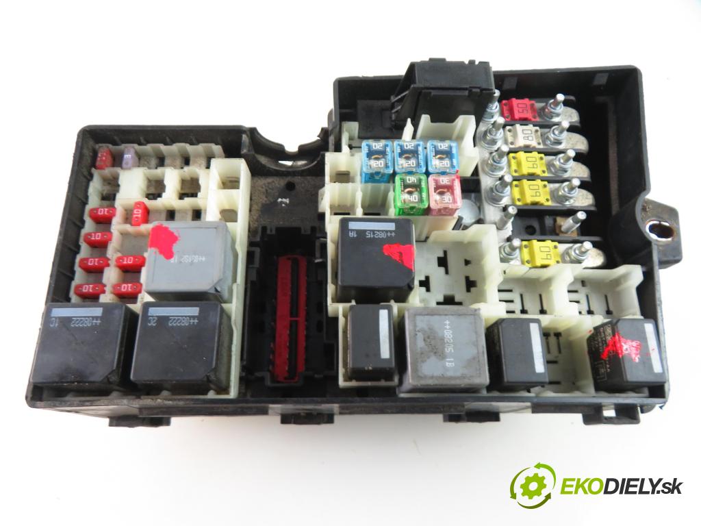 FORD FOCUS II Turnier (DA_, FFS, DS) KOMBI 2008 1997,00 Skrzynki bezpieczników 1997,00 skříňka POJISTKY: 8M5T14K733