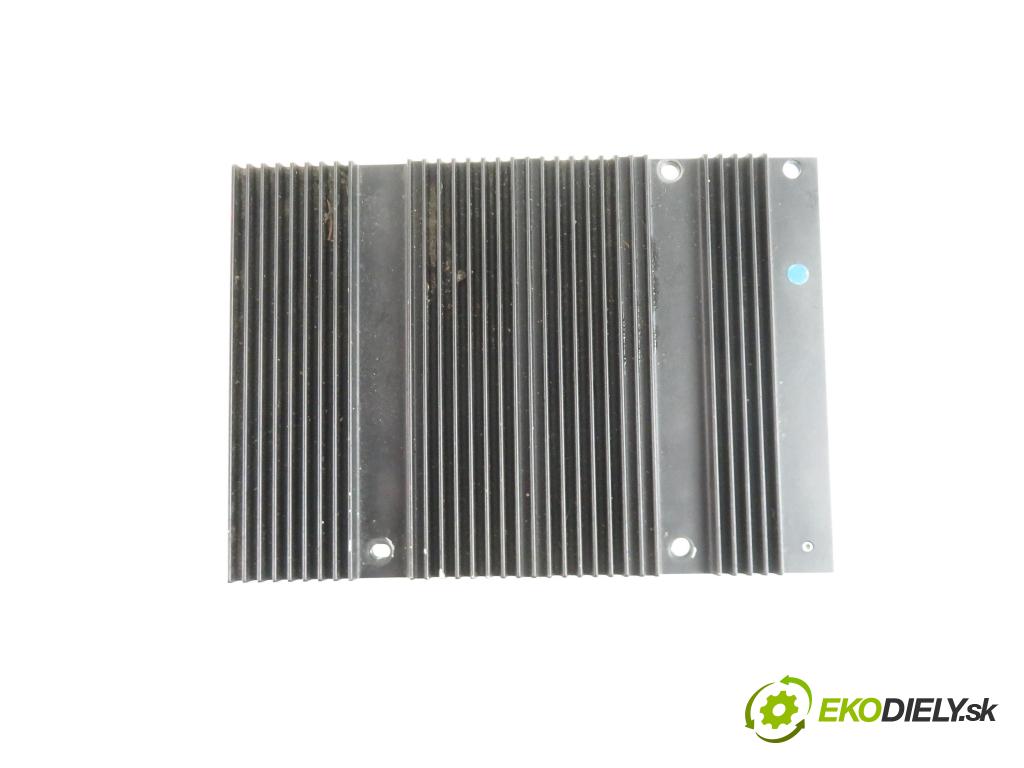 VOLVO XC90 I (275) SUV 2005 120,00 2.4 D5 AWD 163 - D 5244 T 2401,00 Zosilňovač Antenní: 30732824 (Zosilňovače)