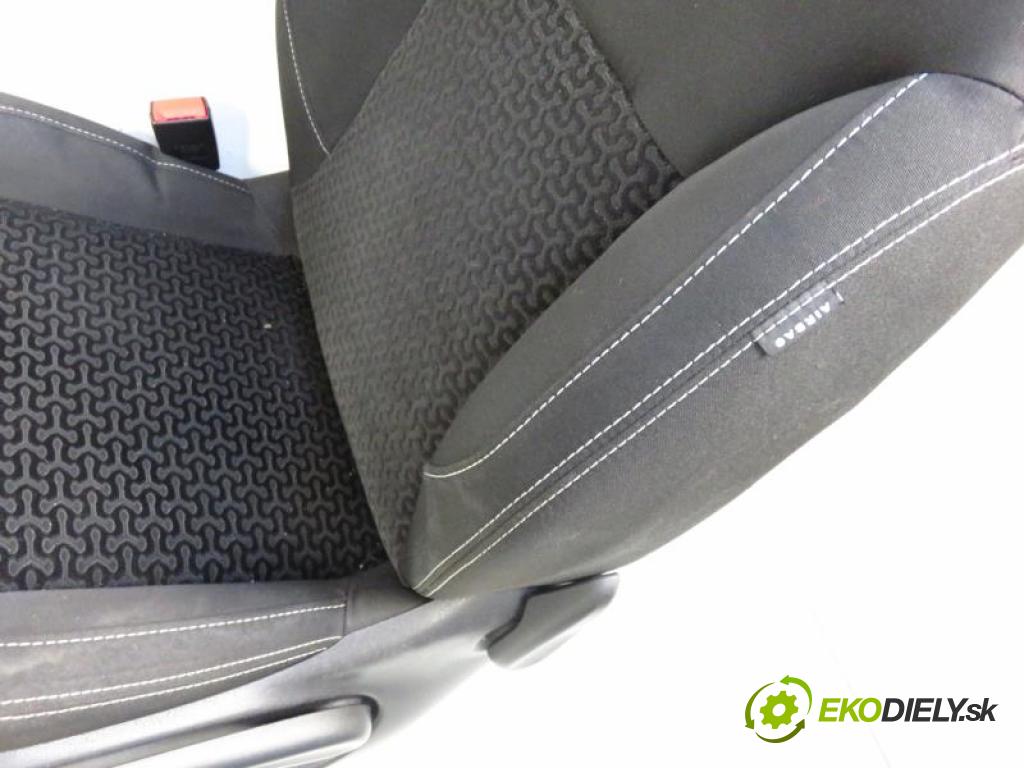 CITROEN C3 II (SC_) HB 2010 1560,00 Fotele, kanapy 1560,00 Sedadlá, sedačky