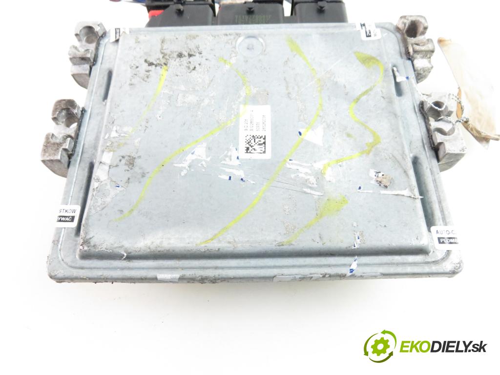 FORD C-MAX (DM2) MINIVAN 2008 1753,00 Sterowniki silnika 1753,00 Riadiaca jednotka Motor 5WS40582IT;7M5112A650AUH