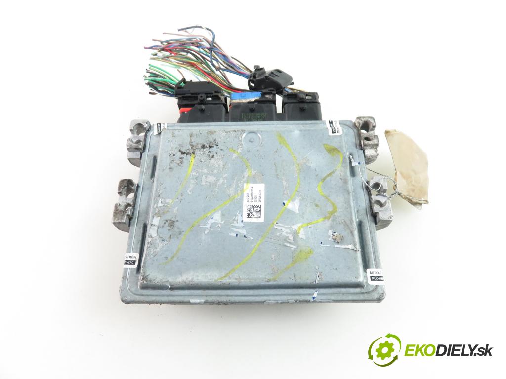 FORD C-MAX (DM2) MINIVAN 2008 1753,00 Sterowniki silnika 1753,00 Riadiaca jednotka Motor 5WS40582IT;7M5112A650AUH