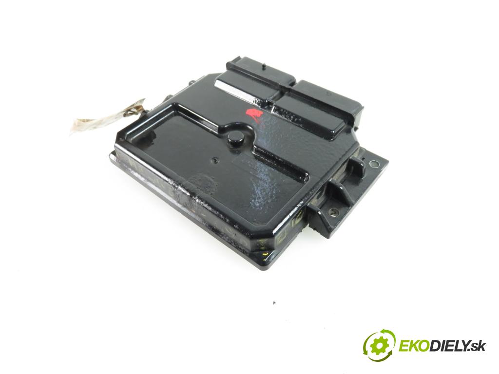 RENAULT MEGANE I (BA0/1_) HB 1999 1870,00 Sterowniki silnika 1870,00 Riadiaca jednotka Motor 8200057151;7700105954