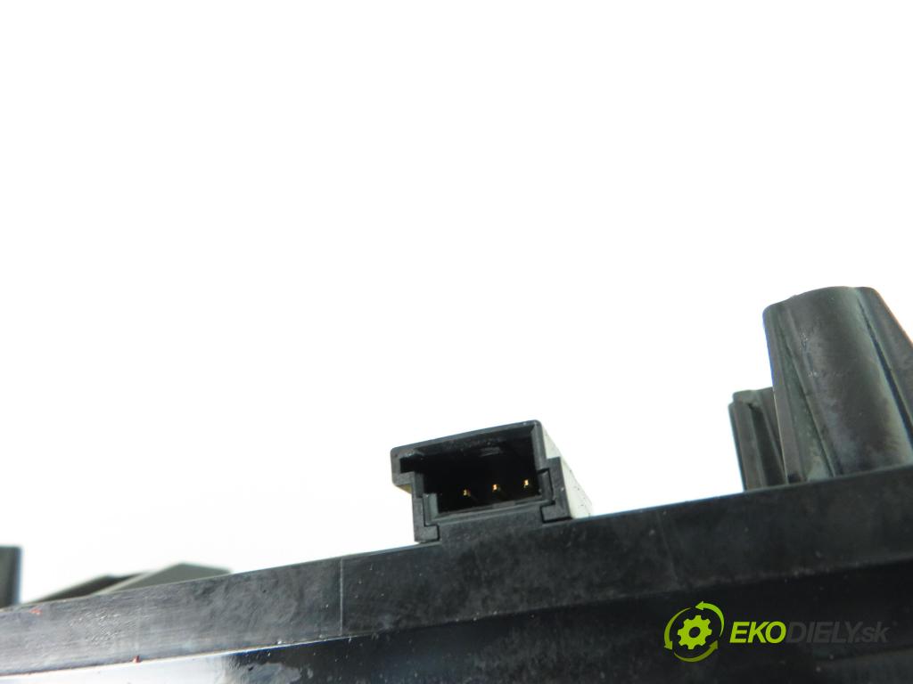 MERCEDES-BENZ KLASA E (W211) SEDAN 2004 3222,00 Nagrzewnice 3222,00 Výhrevné teleso, radiátor kúrenia elektrická A2118300761 (Radiátory kúrenia)