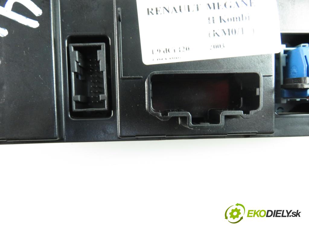 RENAULT MEGANE II Kombi (KM0/1_) KOMBI 2003 1870,00 Panele sterowania, przełączniki 1870,00 Panel kúrenia KLIMATRONIK 8200312940