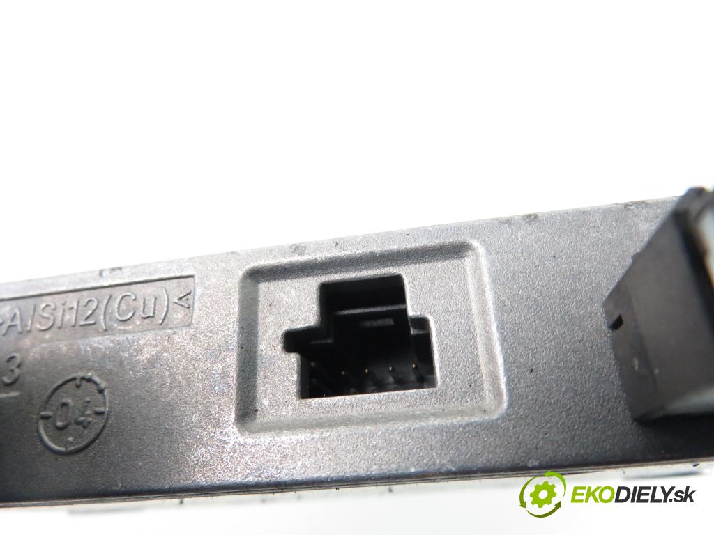 MERCEDES-BENZ KLASA E (W211) SEDAN 2004 3222,00 Wzmacniacze 3222,00 Zosilňovač Antenní: 2118200885 (Zosilňovače)