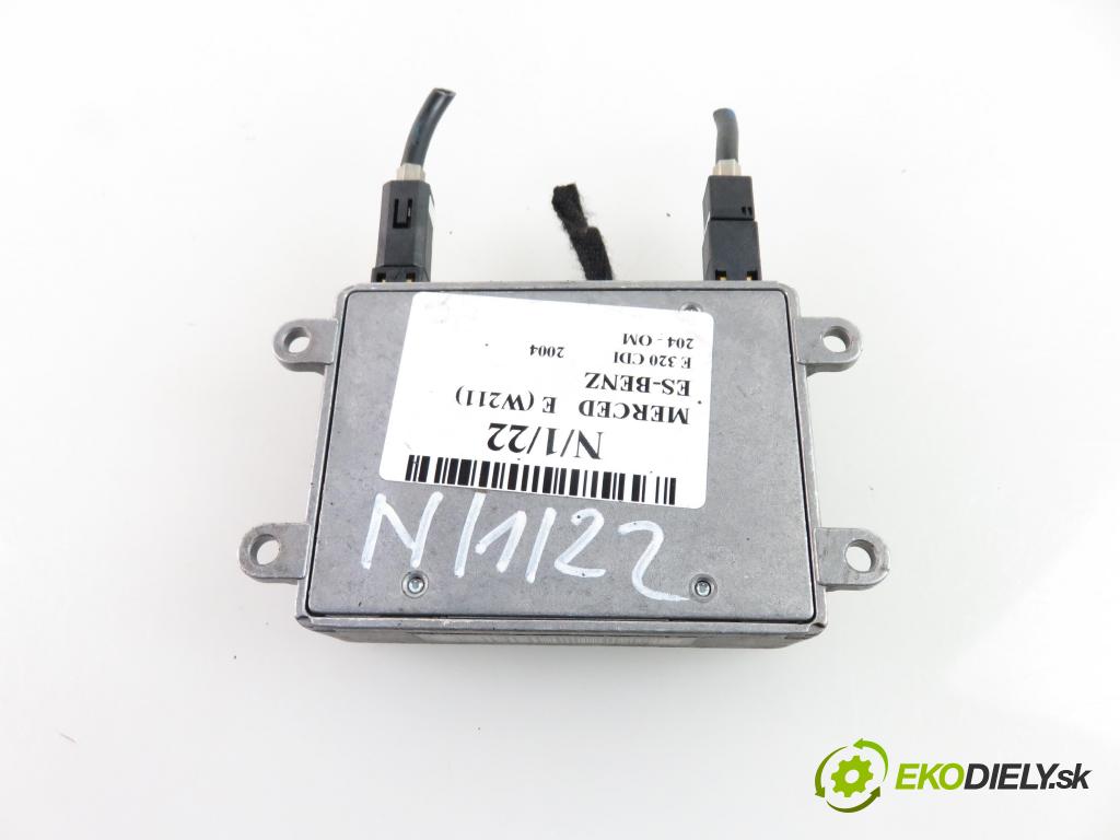 MERCEDES-BENZ KLASA E (W211) SEDAN 2004 3222,00 Wzmacniacze 3222,00 Zosilňovač Antenní: 2118200885 (Zosilňovače)