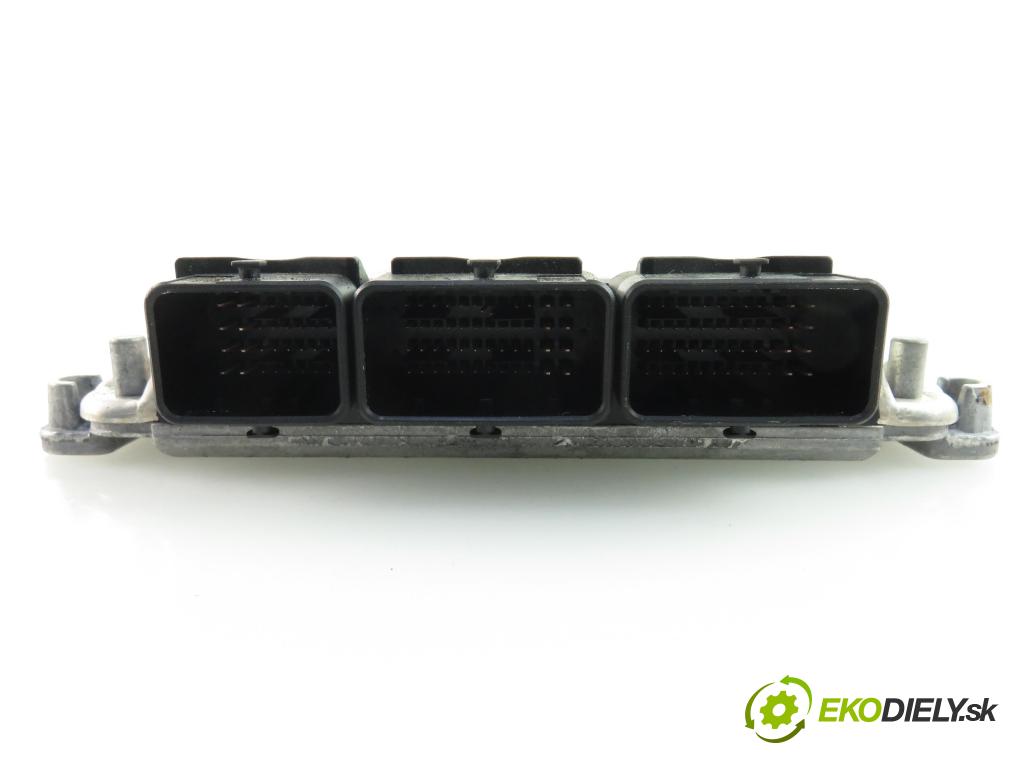 VOLVO V40 Kombi (645) KOMBI 2000 1870,00 Sterowniki silnika 1870,00 Riadiaca jednotka Motor 0281010440;HOM8200065994;8200112253