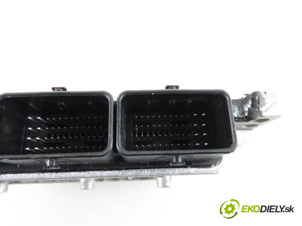FORD FOCUS II (DA_, HCP) HB 2007 1753,00 Sterowniki silnika 1753,00 Riadiaca jednotka Motor 5WS40607BT;7M5112A650APB