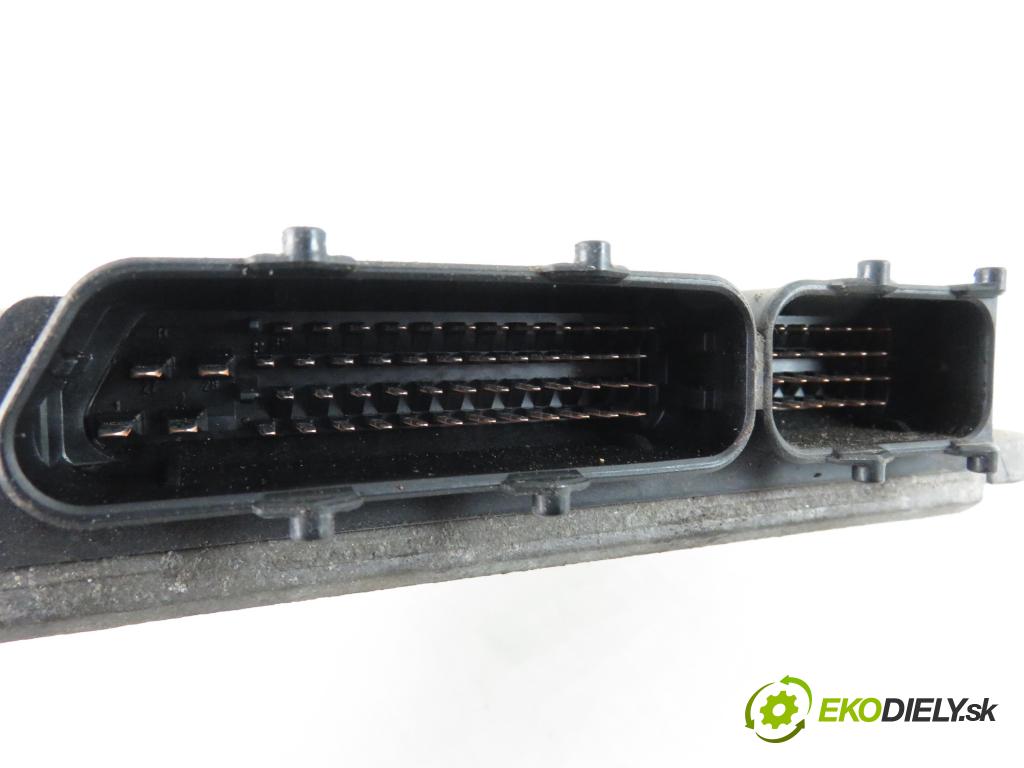VW GOLF IV (1J1) HB 1998 1390,00 Sterowniki silnika 1390,00 Riadiaca jednotka Motor 6160039411;036906014AB