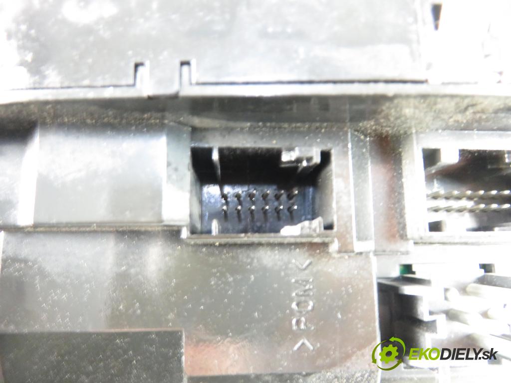 BMW 5 (E39) SEDAN 1999 110,00 520 i - 150 M52 B20 (206S4) 1991,00 vložka svetla pravy zadné 2496338 ; 14603605