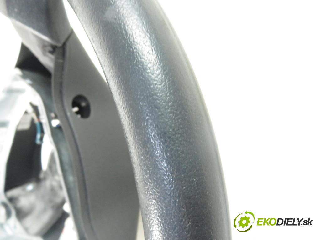 TOYOTA YARIS (_P1_) HB 2004 998,00 Kierownice 998,00 Volant  (Volanty)