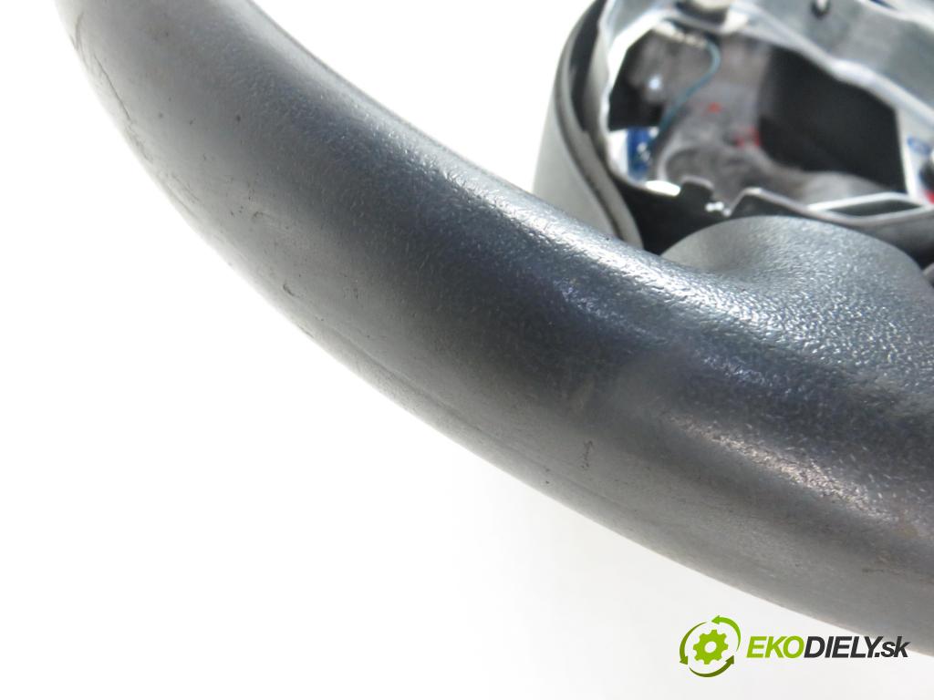 TOYOTA YARIS (_P1_) HB 2004 998,00 Kierownice 998,00 Volant  (Volanty)