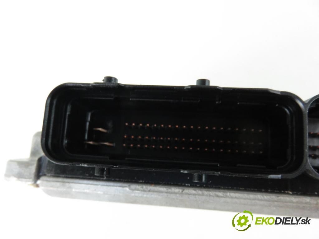 OPEL VECTRA B Kombi (J96) KOMBI 2000 1995,00 Sterowniki silnika 1995,00 Riadiaca jednotka Motor 0281001874;09136119