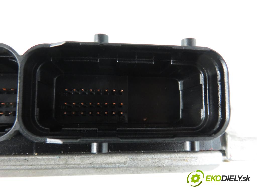 OPEL VECTRA B Kombi (J96) KOMBI 2000 1995,00 Sterowniki silnika 1995,00 Riadiaca jednotka Motor 0281001874;09136119
