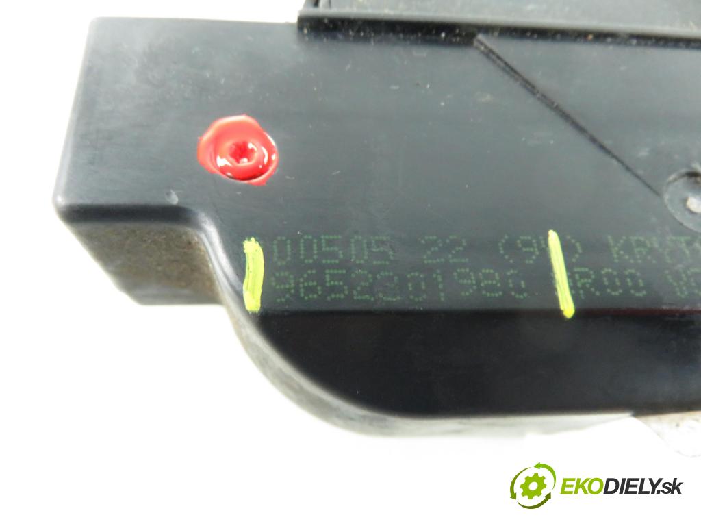 CITROEN C3 I (FC_) HB 2005 50,00 1.4 HDi - 8HZ (DV4TD) 1398,00 zámok dveří kufr EL. 9652301980