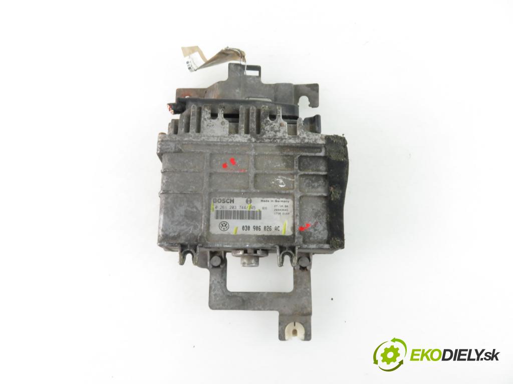 VW POLO (6N1) HB 1994 1043,00 Sterowniki silnika 1043,00 Riadiaca jednotka Motor 0261203744;030906026AC