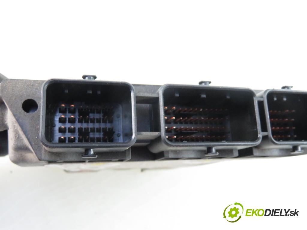 CITROEN C4 I (LC_) HB 2006 1560,00 Sterowniki silnika 1560,00 Riadiaca jednotka Motor 9661204380