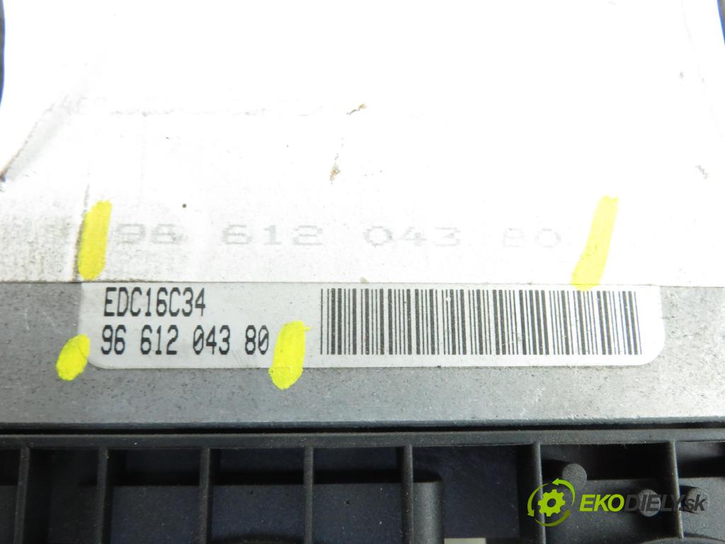 CITROEN C4 I (LC_) HB 2006 1560,00 Sterowniki silnika 1560,00 Riadiaca jednotka Motor 9661204380