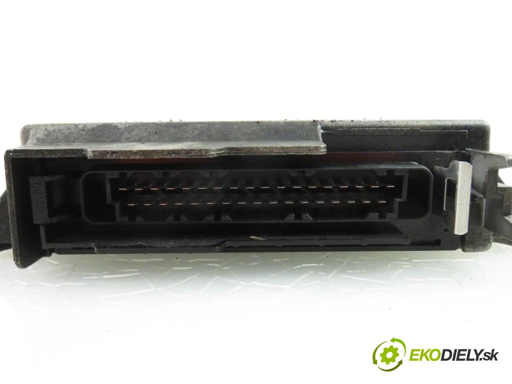 CITROEN XANTIA (X1) LIFTBACK 1995 1761,00 Sterowniki silnika 1761,00 Riadiaca jednotka Motor IAW8P10;9624538280