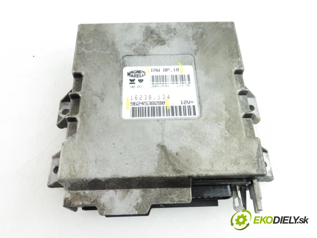 CITROEN XANTIA (X1) LIFTBACK 1995 1761,00 Sterowniki silnika 1761,00 Riadiaca jednotka Motor IAW8P10;9624538280