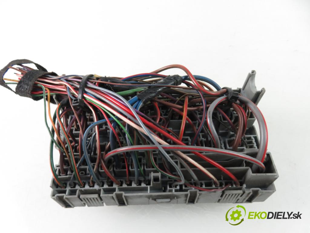 FORD TRANSIT Furgon (FA_ _) FURGON 2006 2198,00 Skrzynki bezpieczników 2198,00 skříňka POJISTKY: