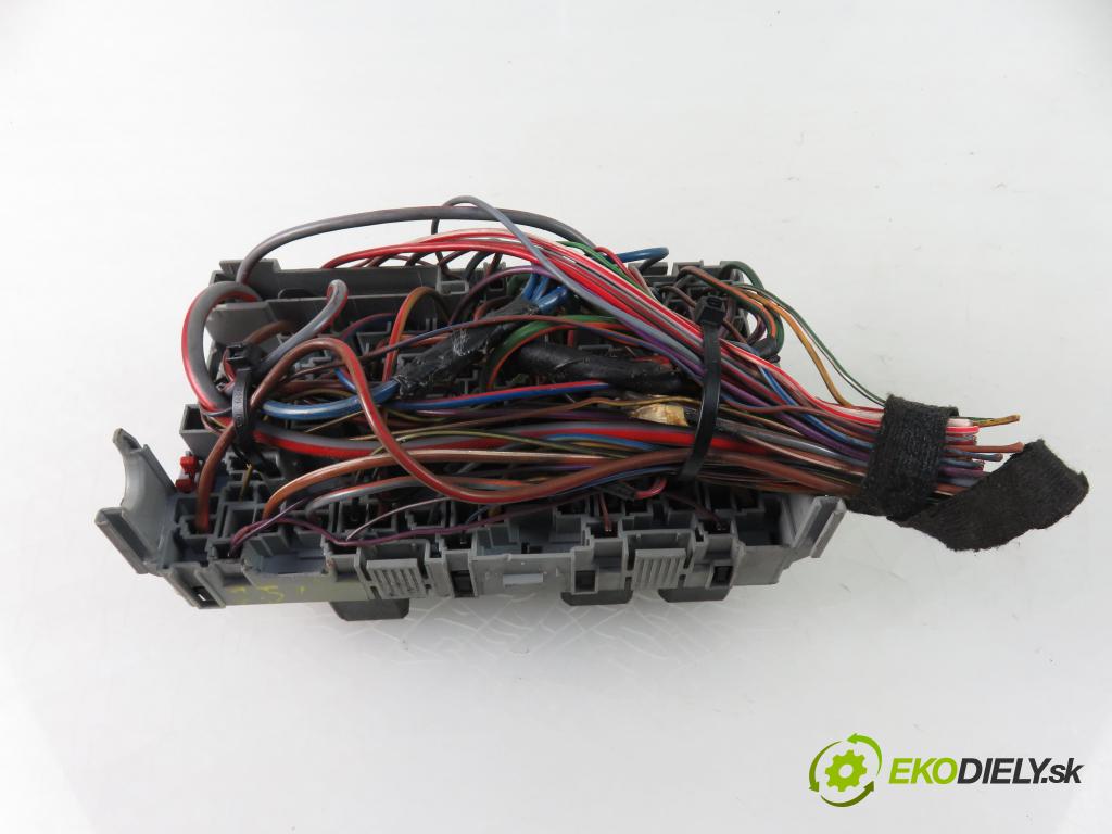 FORD TRANSIT Furgon (FA_ _) FURGON 2006 2198,00 Skrzynki bezpieczników 2198,00 skříňka POJISTKY: