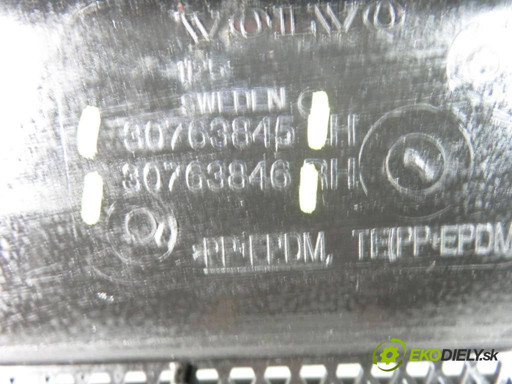 VOLVO XC90 I (275) SUV 2007 2400,00 Podszybia 2400,00 Torpédo, plast pod čelné okno 30763845;30763846 (Torpéda)