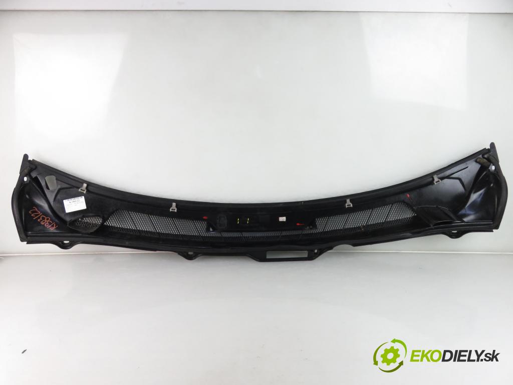 VOLVO XC90 I (275) SUV 2007 2400,00 Podszybia 2400,00 Torpédo, plast pod čelné okno 30763845;30763846 (Torpéda)