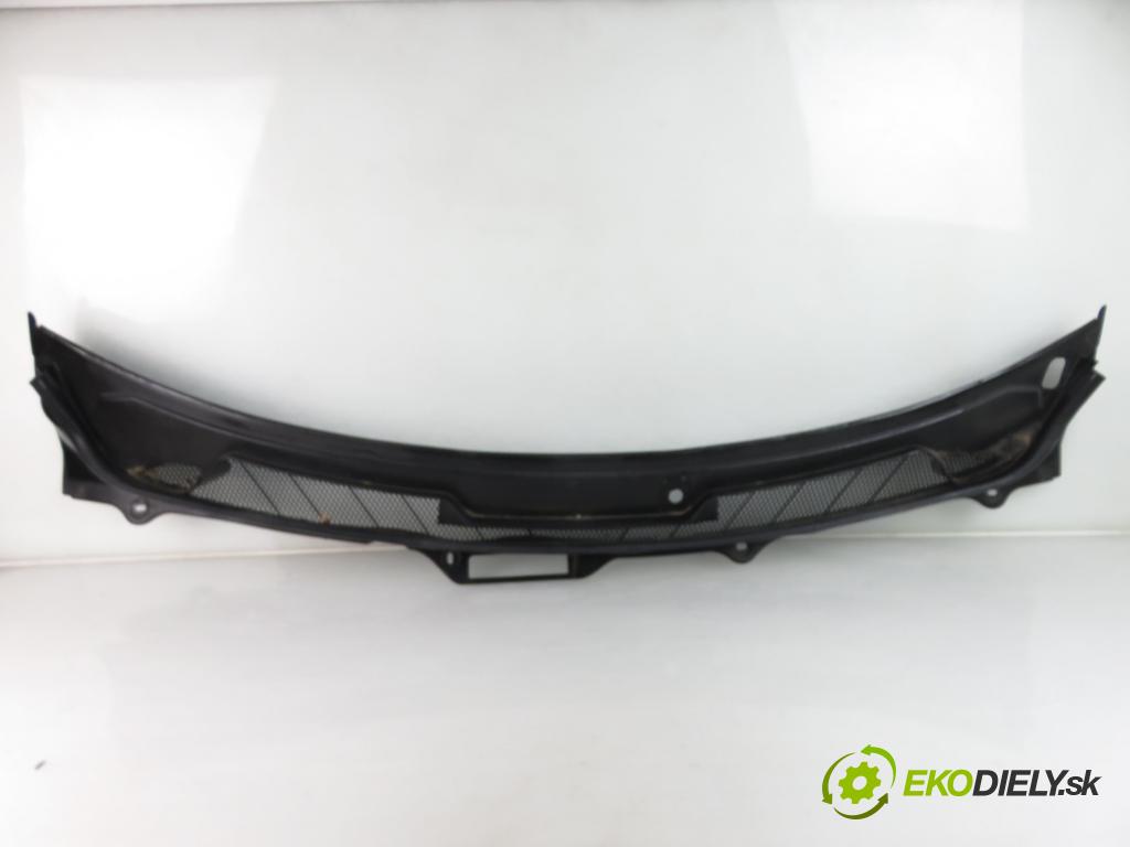 VOLVO XC90 I (275) SUV 2007 2400,00 Podszybia 2400,00 Torpédo, plast pod čelné okno 30763845;30763846 (Torpéda)