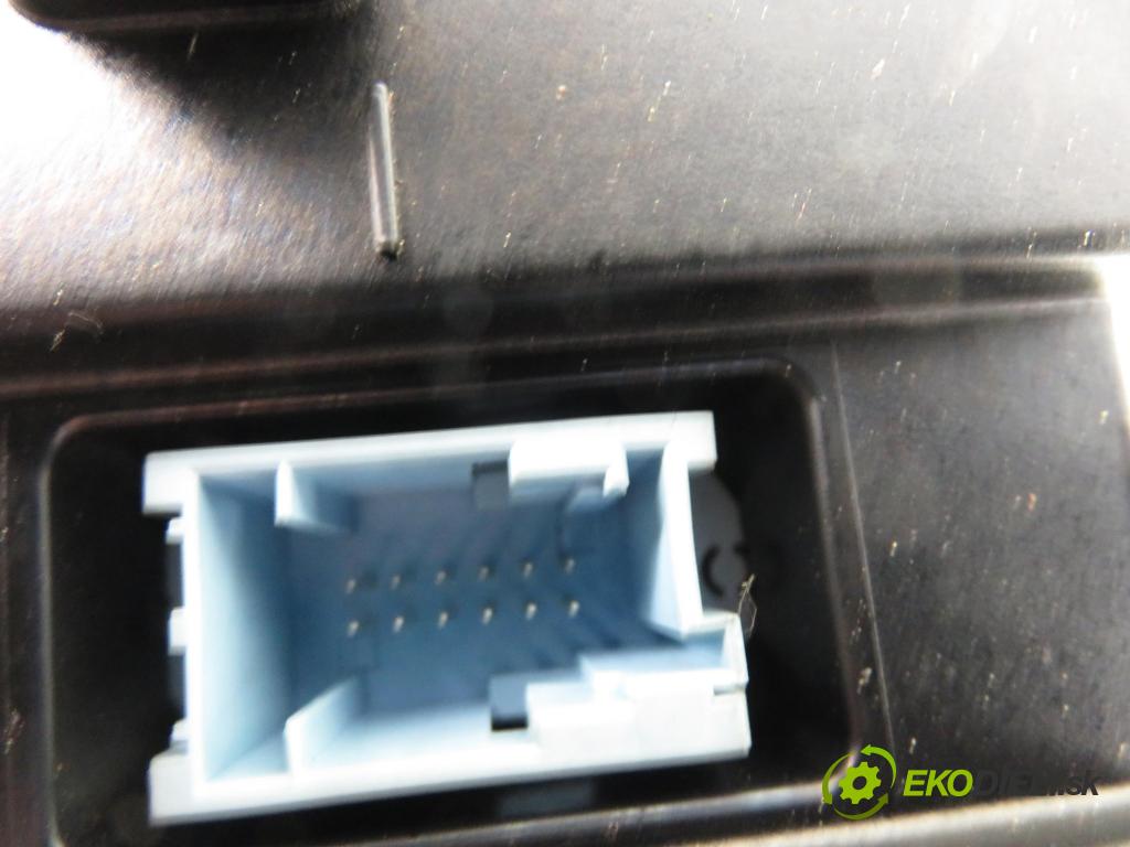 RENAULT SCENIC II (JM0/1_) MINIVAN 2003 88,00 1.9 dCi 120 - F9Q 812 1870,00 Panel kúrenia KLIMATRONIK 8200265572