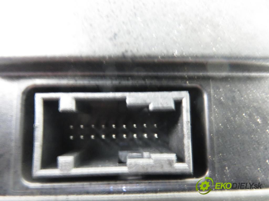 RENAULT SCENIC II (JM0/1_) MINIVAN 2003 88,00 1.9 dCi 120 - F9Q 812 1870,00 Panel kúrenia KLIMATRONIK 8200265572