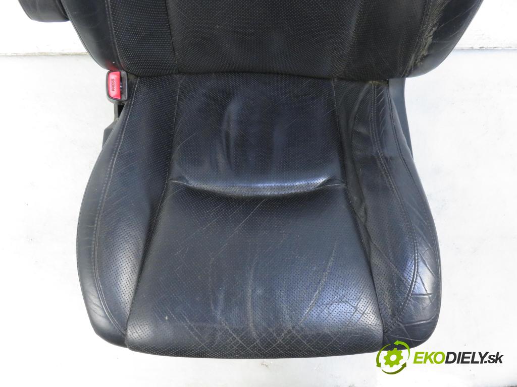 LEXUS RX (_U3_) SUV 2005 2995,00 Fotele, kanapy 2995,00 Sedadlá, sedačky