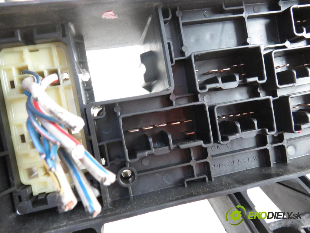 OPEL MERIVA A nadwozie wielkoprzestrzenne (MPV) (X03) MINIVAN 2003 1598,00 Skrzynki bezpieczników 1598,00 MODUL BSI