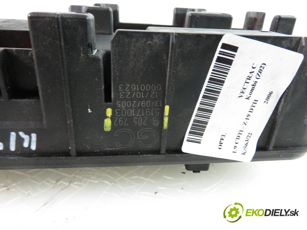 OPEL VECTRA C Kombi (Z02) KOMBI 2006 1910,00 Skrzynki bezpieczników 1910,00 MODUL BSI 13205792; 519171003