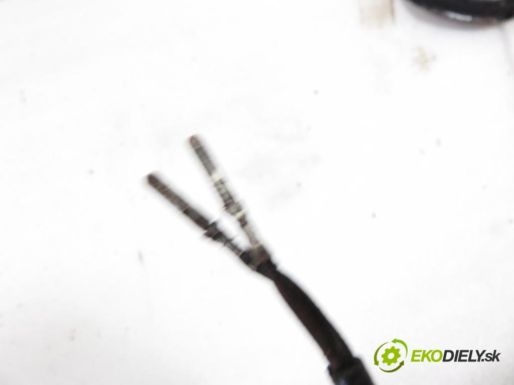 AUDI A6 (4B2, C5) SEDAN 2003 96,00 1.9 TDI PD 130 - AVF 1896,00 výztuha zadní část ABS