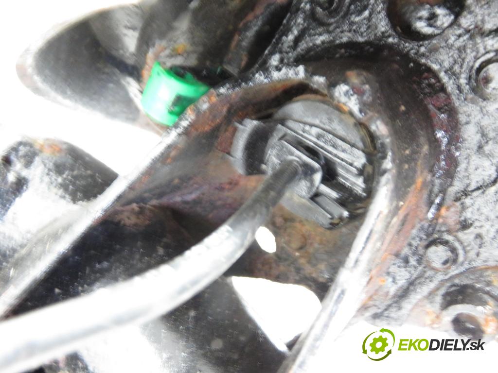 AUDI A6 (4B2, C5) SEDAN 2003 96,00 1.9 TDI PD 130 - AVF 1896,00 výztuha zadní část ABS