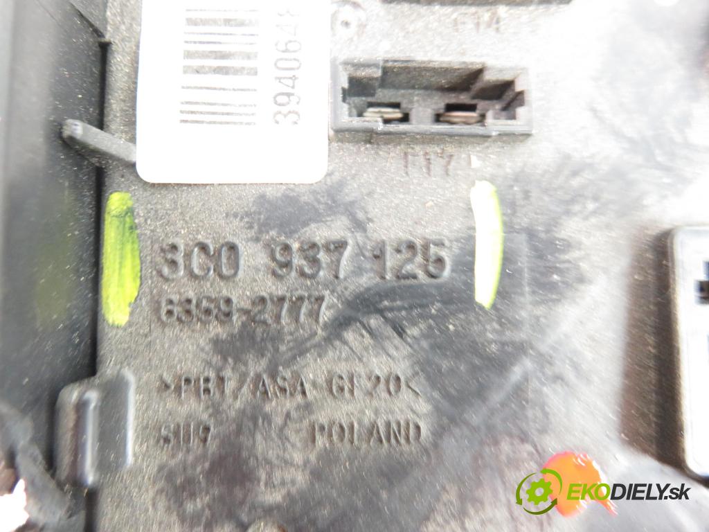 VW PASSAT B6 Variant (3C5) KOMBI 2005 1598,00 Skrzynki bezpieczników 1598,00 skříňka POJISTKY: 3C0937125