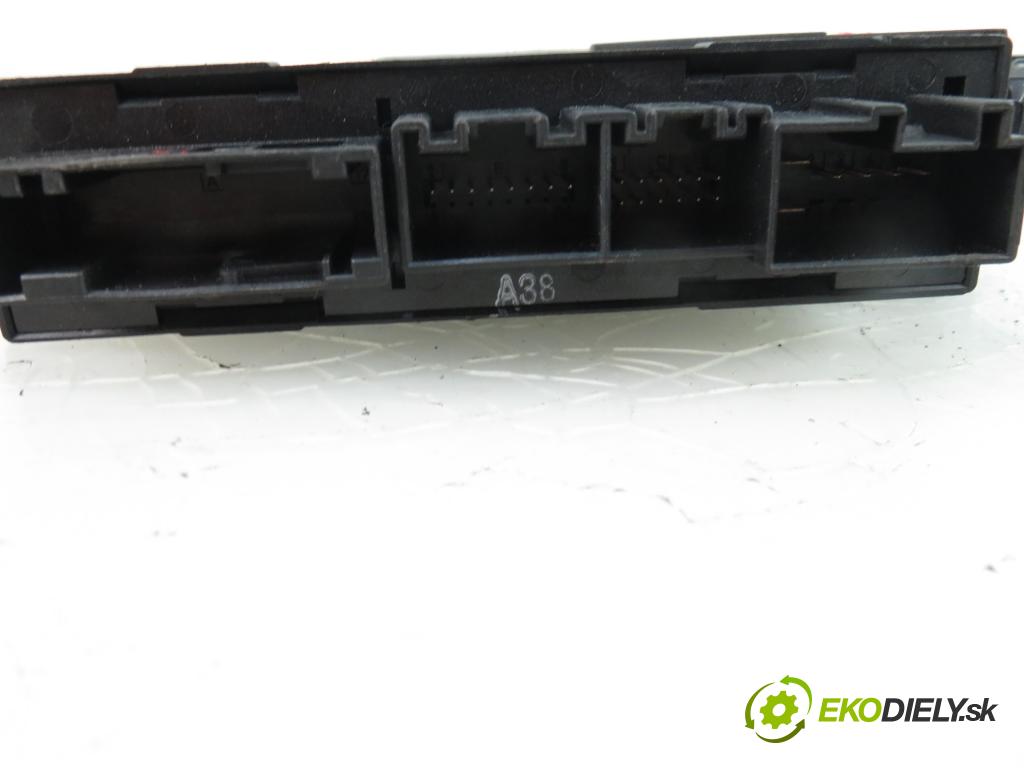 AUDI A4 (8E2, B6) SEDAN 2001 2496,00 Silniczki szyb 2496,00 Motorček sťahovania okien LT 8E0959801A ;5WK47009ABF;105848101