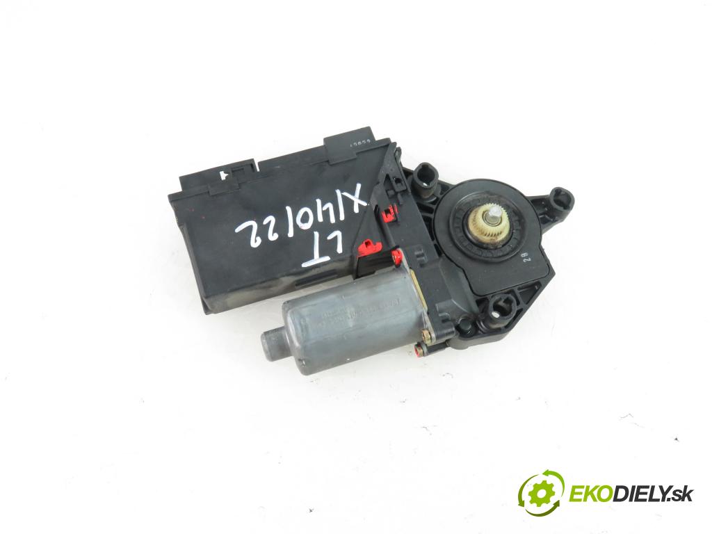AUDI A4 (8E2, B6) SEDAN 2001 2496,00 Silniczki szyb 2496,00 Motorček sťahovania okien LT 8E0959801A ;5WK47009ABF;105848101