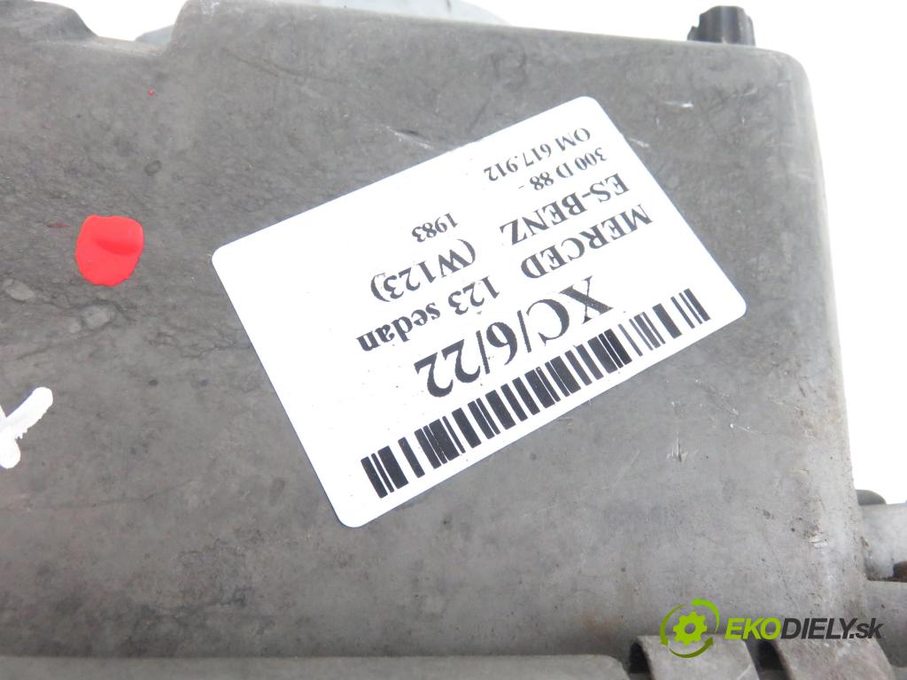 MERCEDES-BENZ 123 sedan (W123) SEDAN 1983 2998,00 Lampy przednie 2998,00 Svetlo PP 1305235023; 0301855102