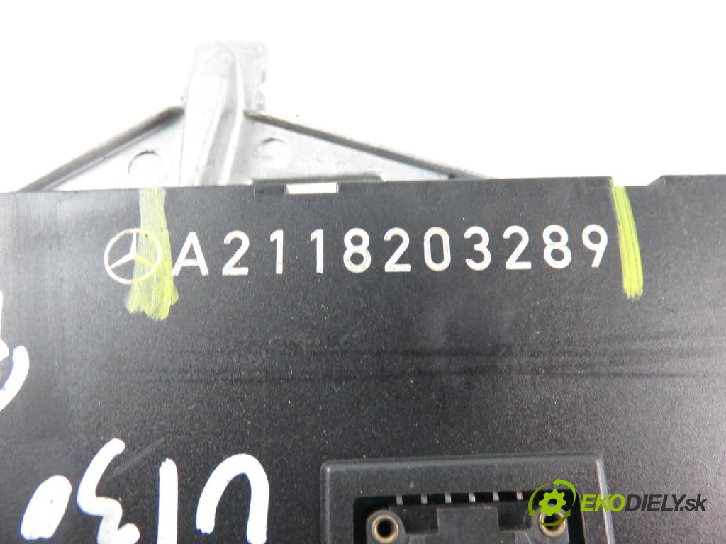 MERCEDES-BENZ KLASA E T-Model (S211) KOMBI 2004 3222,00 Wzmacniacze 3222,00 Zosilňovač Antenní: A2118203289 (Zosilňovače)